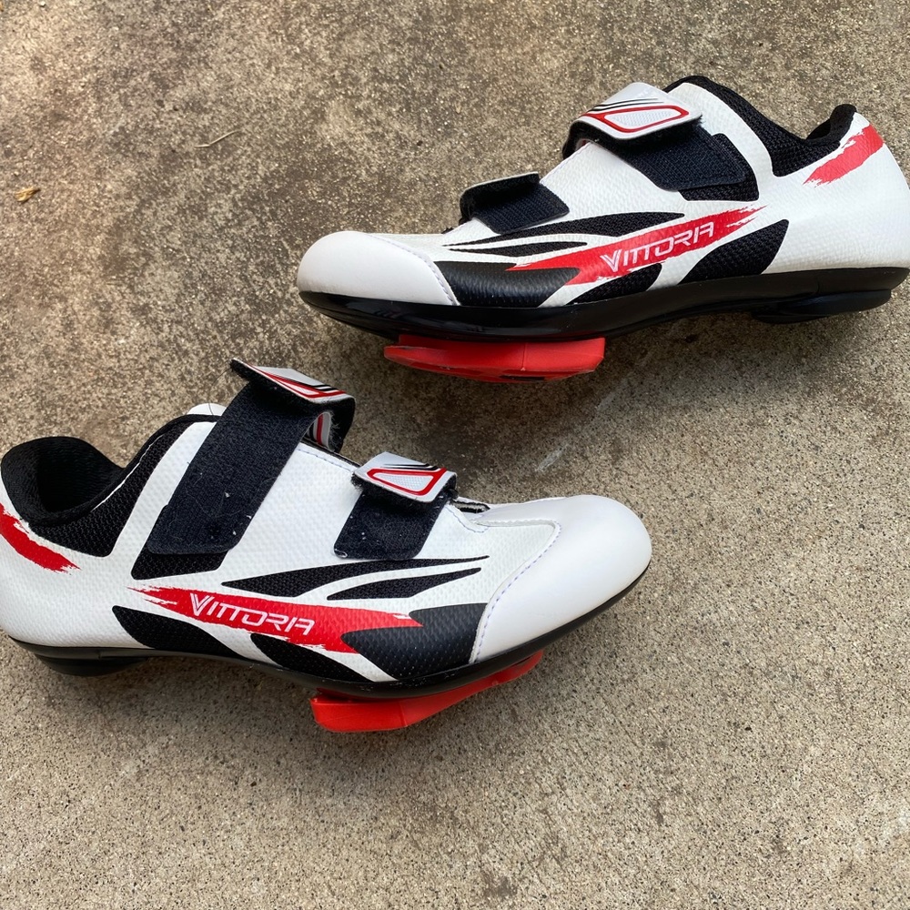 Vittoria cycling shoes. size 35.